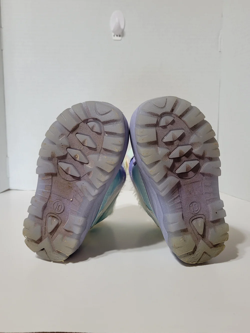 Title: Disney Frozen Elsa & Anna Winter Snow Boots Girls Size 10 Purple Faux Fur